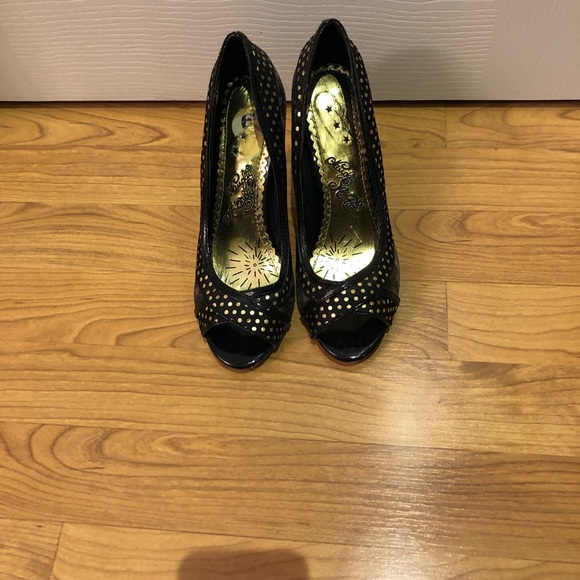 High heels with texture - Picture 3 of 3